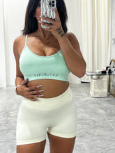 Load image into Gallery viewer, Scoop Sports Bra- Mint
